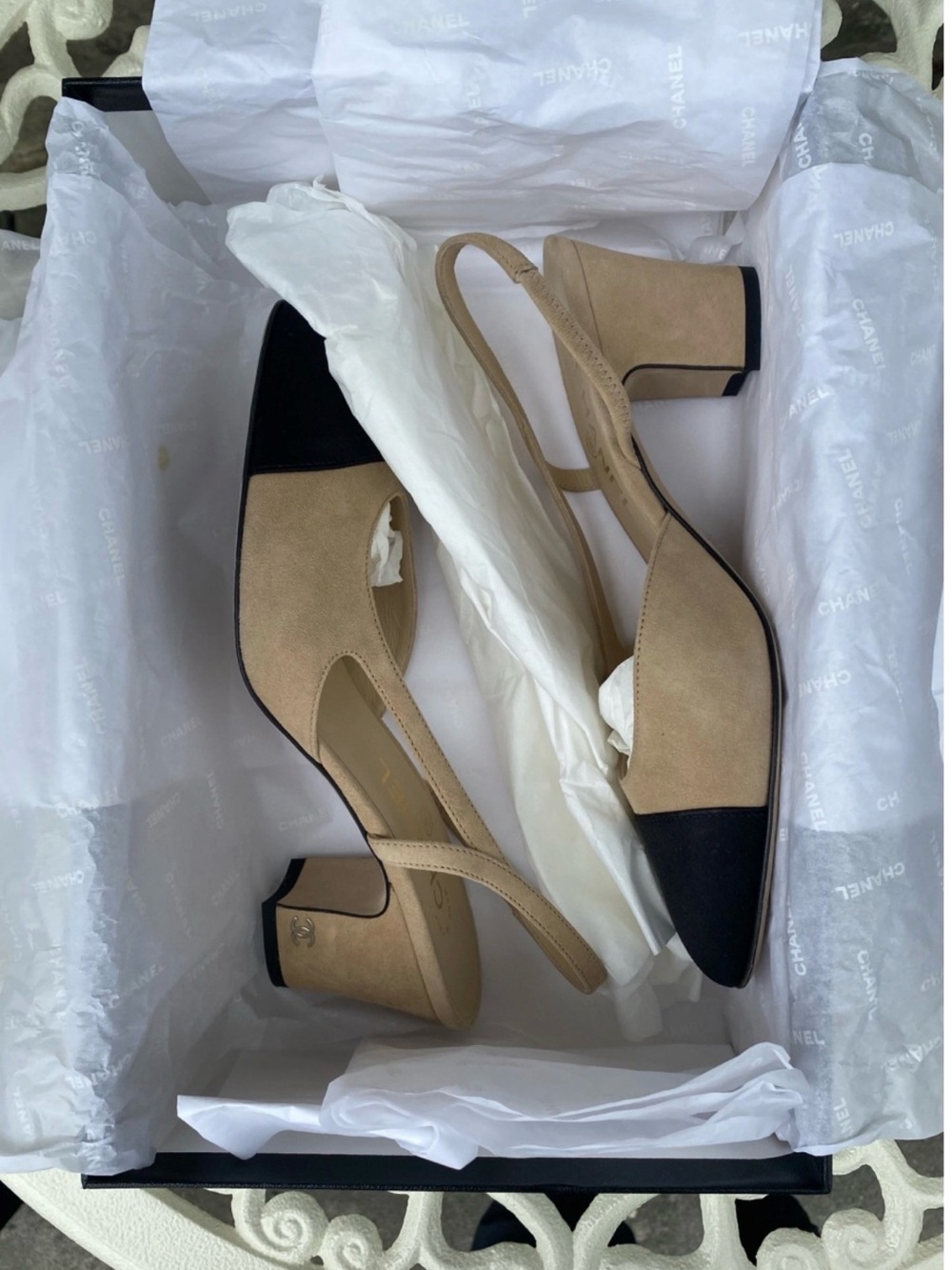 CHANEL Beige and Black Two-Tone Slingback Shoes Size: IT 37 - Picture 7 of 9